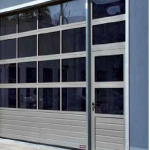 Боковая дверь в автоматических промышленных воротах Боковая дверь в автоматических промышленных воротах